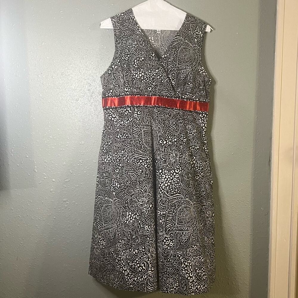 Croft And Barrow Women’s V Neck Dress 18 Stretch Black And White Paisley Red Bow